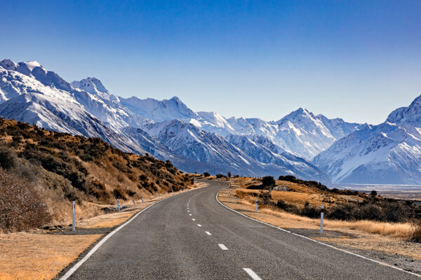 Beautiful photo of the road leading up to the snowy mountain range around Mount Cook.